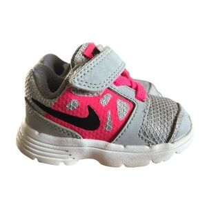 Nike Baby Girl's Downshifter 6 Athletic Shoe Grey/Pink. Size 2